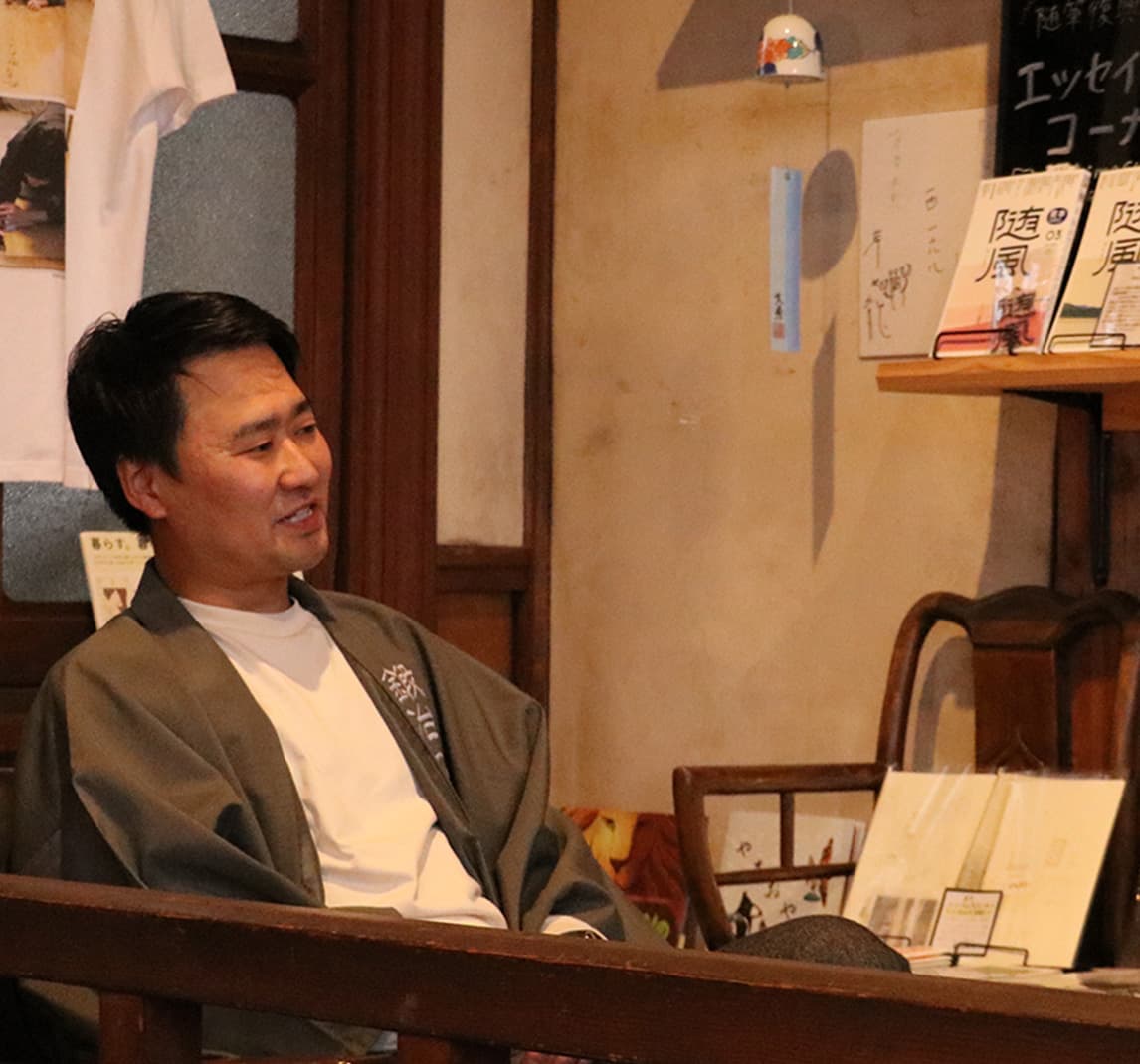 鍛冶六店主へのインタビュー風景